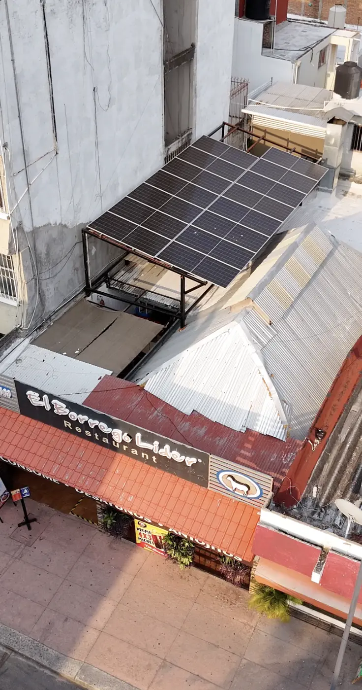 Instalación de paneles solares de Solartiva en Chiapas