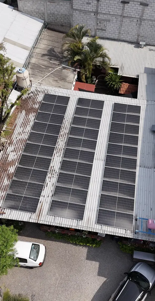 Instalación de paneles solares de Solartiva en Chiapas