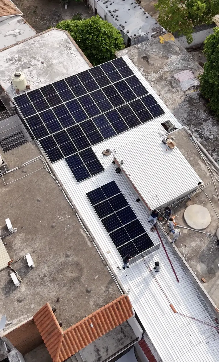 Instalación de paneles solares de Solartiva en Chiapas