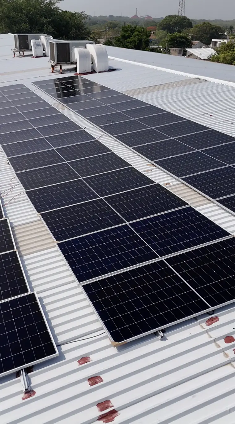 Instalación de paneles solares de Solartiva en Chiapas