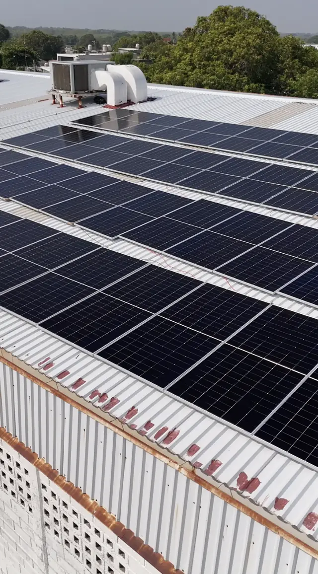 Instalación de paneles solares de Solartiva en Chiapas
