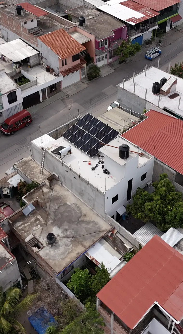 Instalación de paneles solares de Solartiva en Chiapas